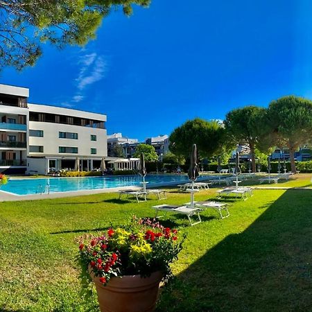Hotel Falcone Lignano Sabbiadoro Exterior photo