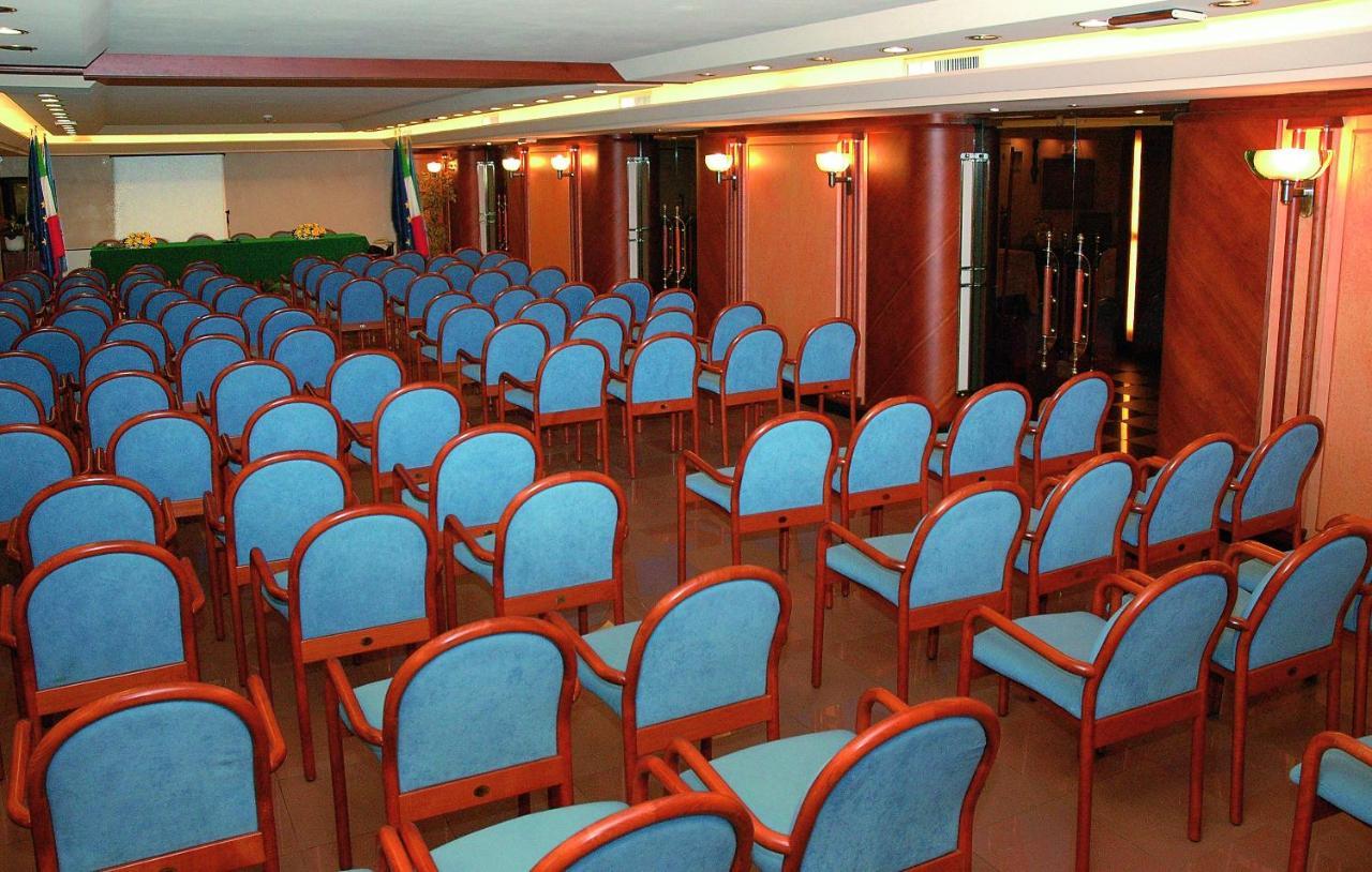 Hotel Falcone Lignano Sabbiadoro Exterior photo