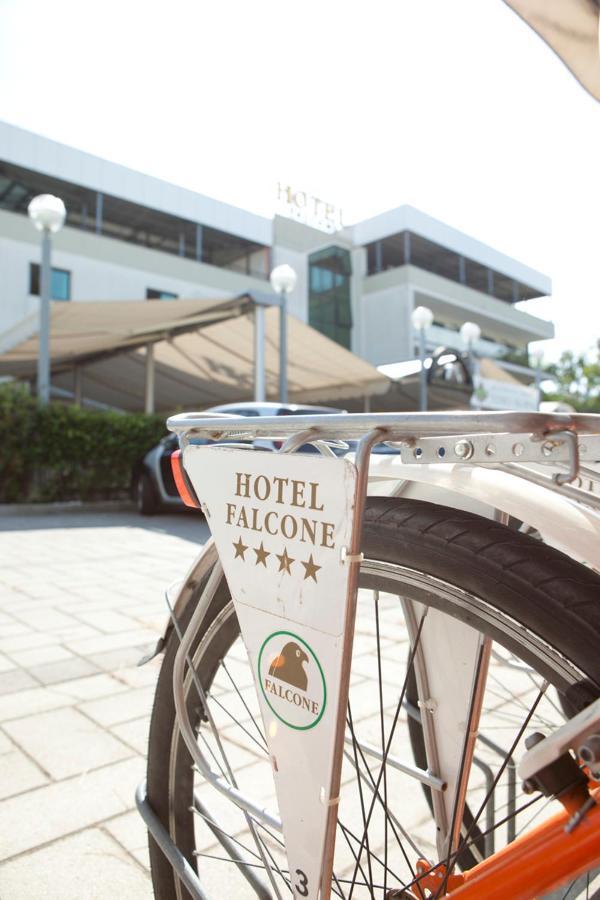 Hotel Falcone Lignano Sabbiadoro Exterior photo