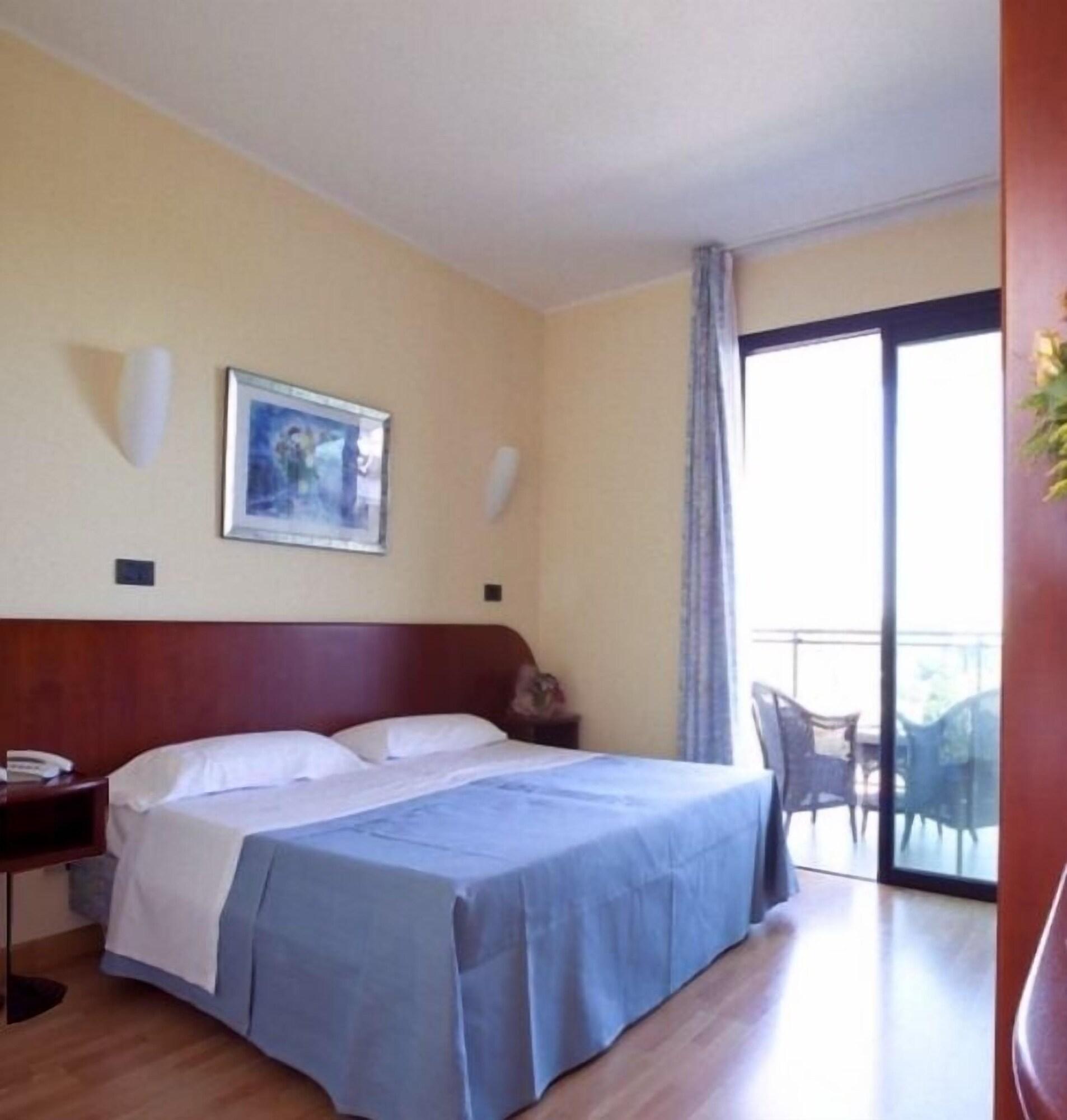 Hotel Falcone Lignano Sabbiadoro Exterior photo