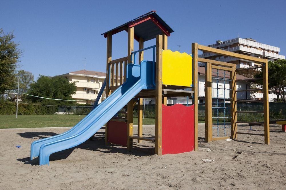 Hotel Falcone Lignano Sabbiadoro Exterior photo