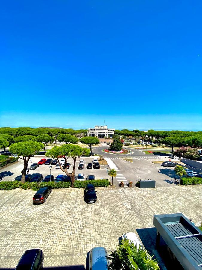 Hotel Falcone Lignano Sabbiadoro Exterior photo