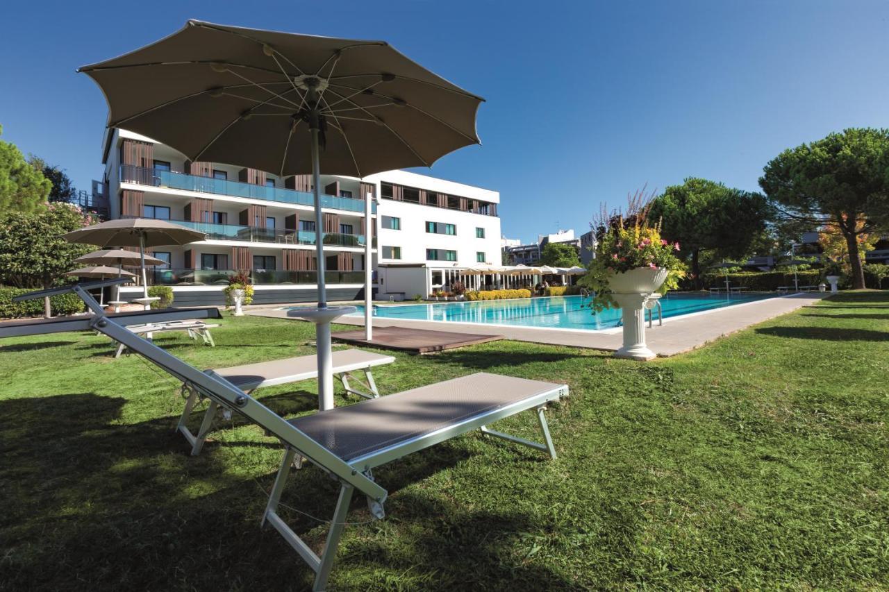 Hotel Falcone Lignano Sabbiadoro Exterior photo