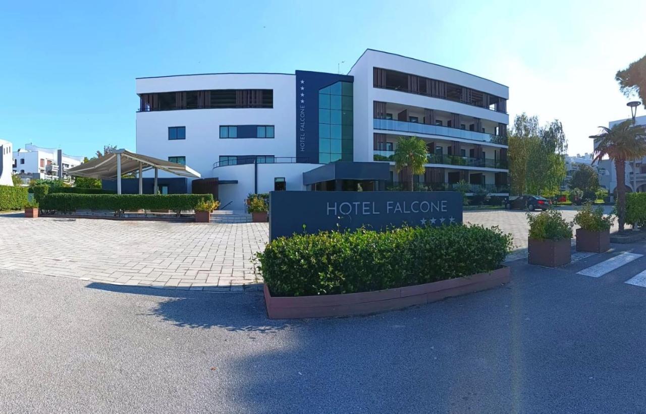Hotel Falcone Lignano Sabbiadoro Exterior photo