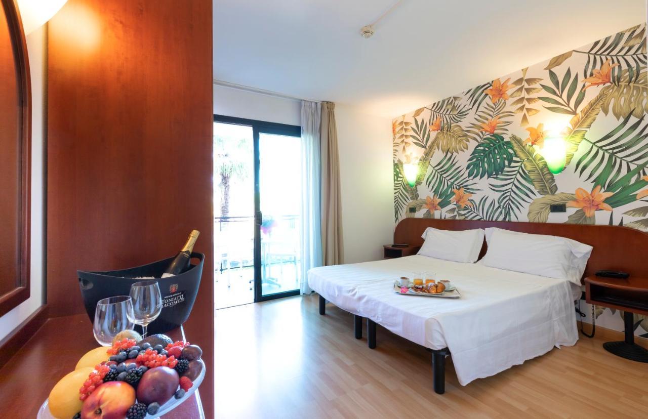 Hotel Falcone Lignano Sabbiadoro Exterior photo