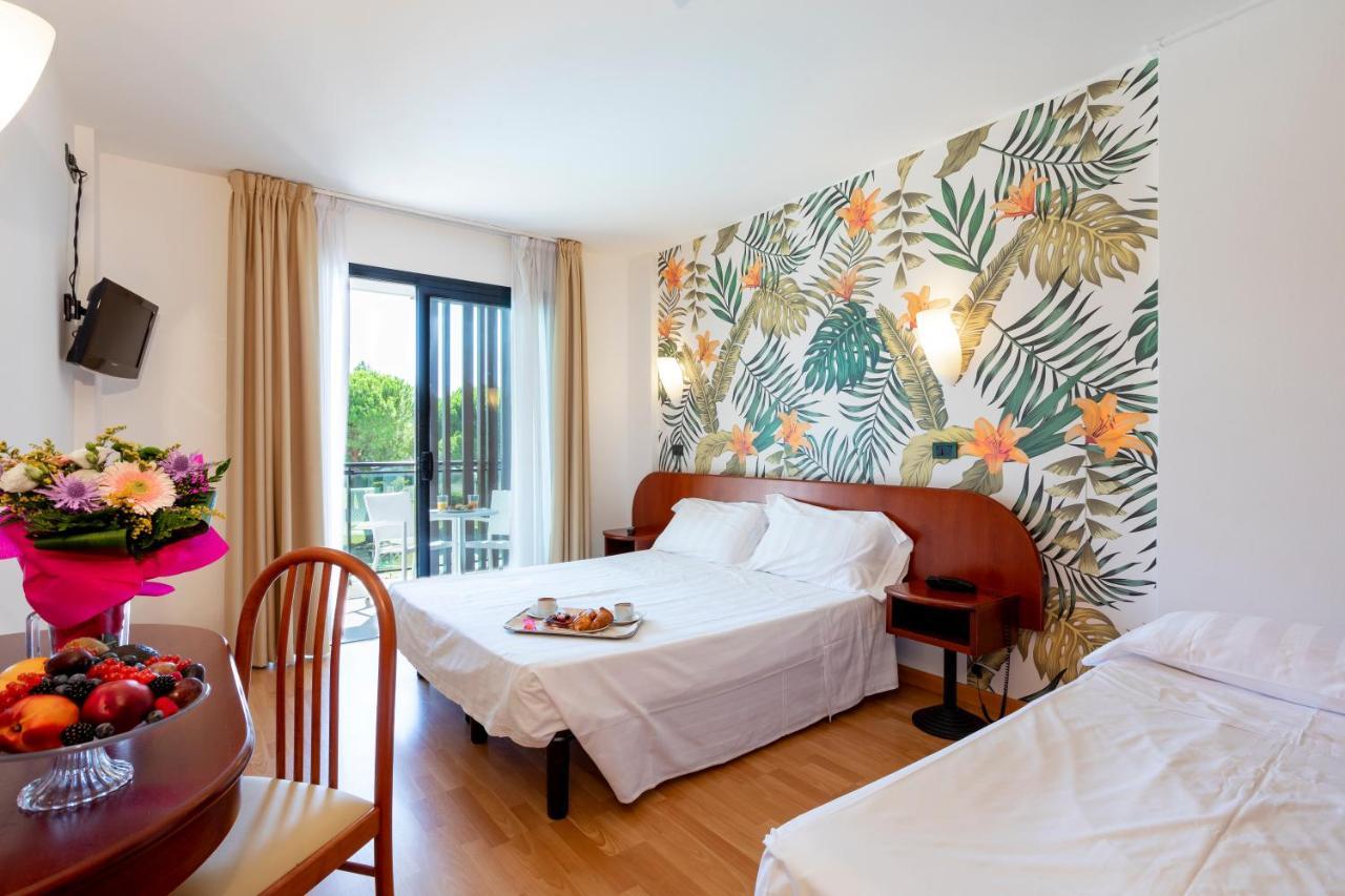 Hotel Falcone Lignano Sabbiadoro Exterior photo