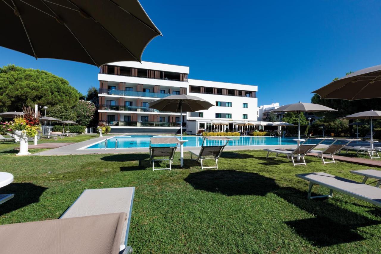 Hotel Falcone Lignano Sabbiadoro Exterior photo