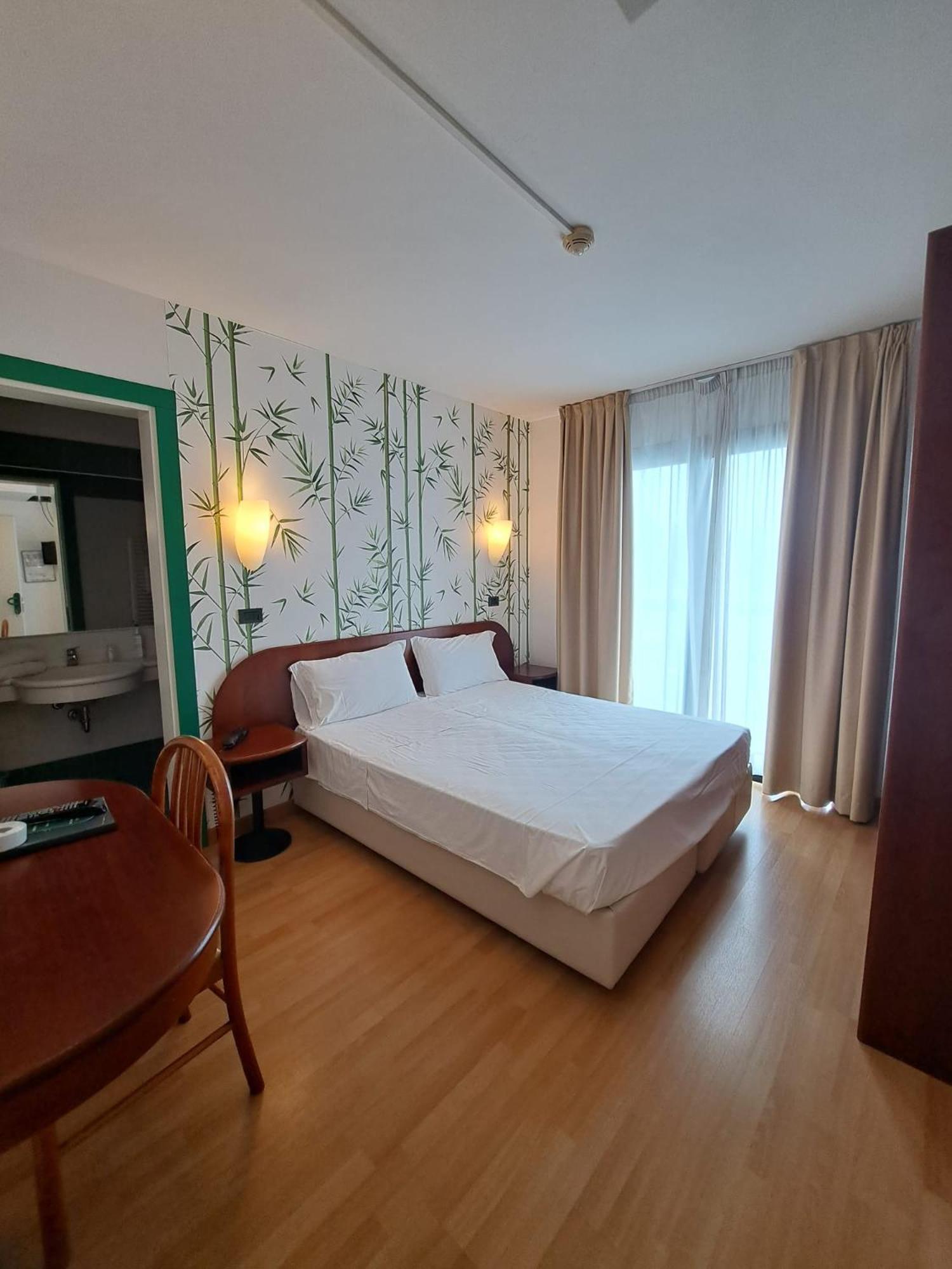 Hotel Falcone Lignano Sabbiadoro Exterior photo