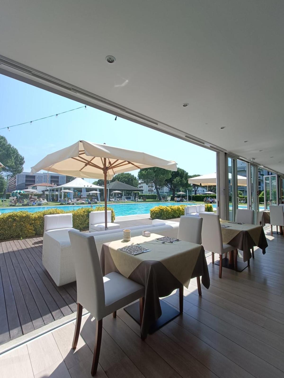 Hotel Falcone Lignano Sabbiadoro Exterior photo