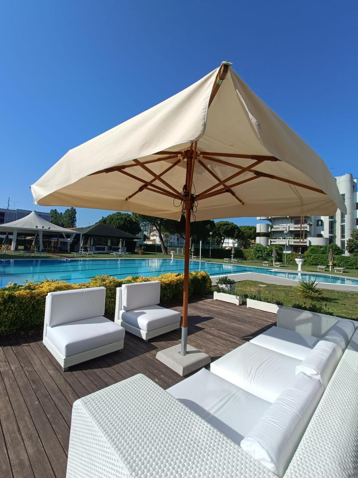 Hotel Falcone Lignano Sabbiadoro Exterior photo