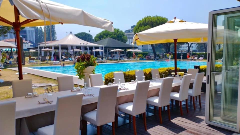 Hotel Falcone Lignano Sabbiadoro Exterior photo