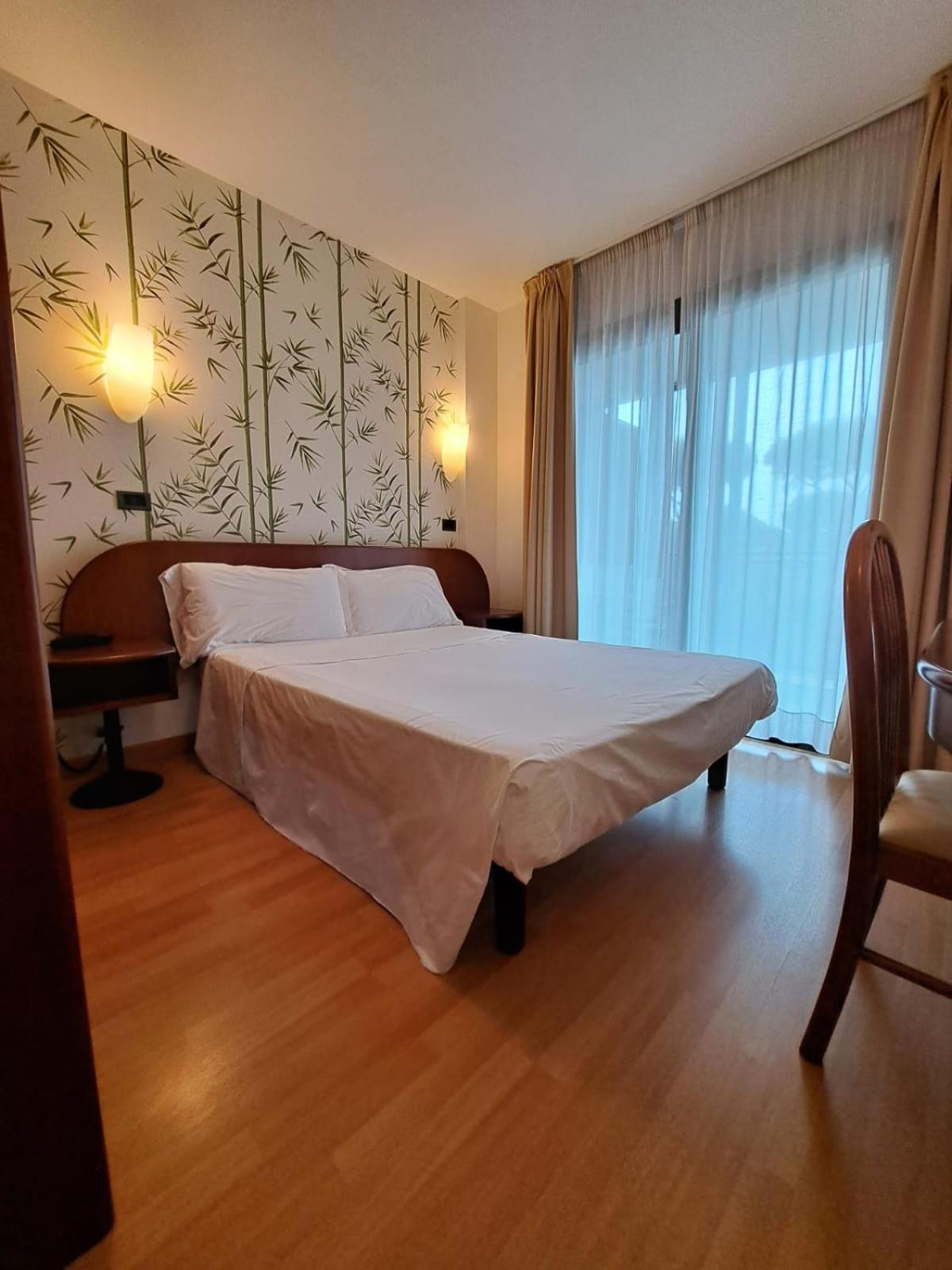Hotel Falcone Lignano Sabbiadoro Exterior photo