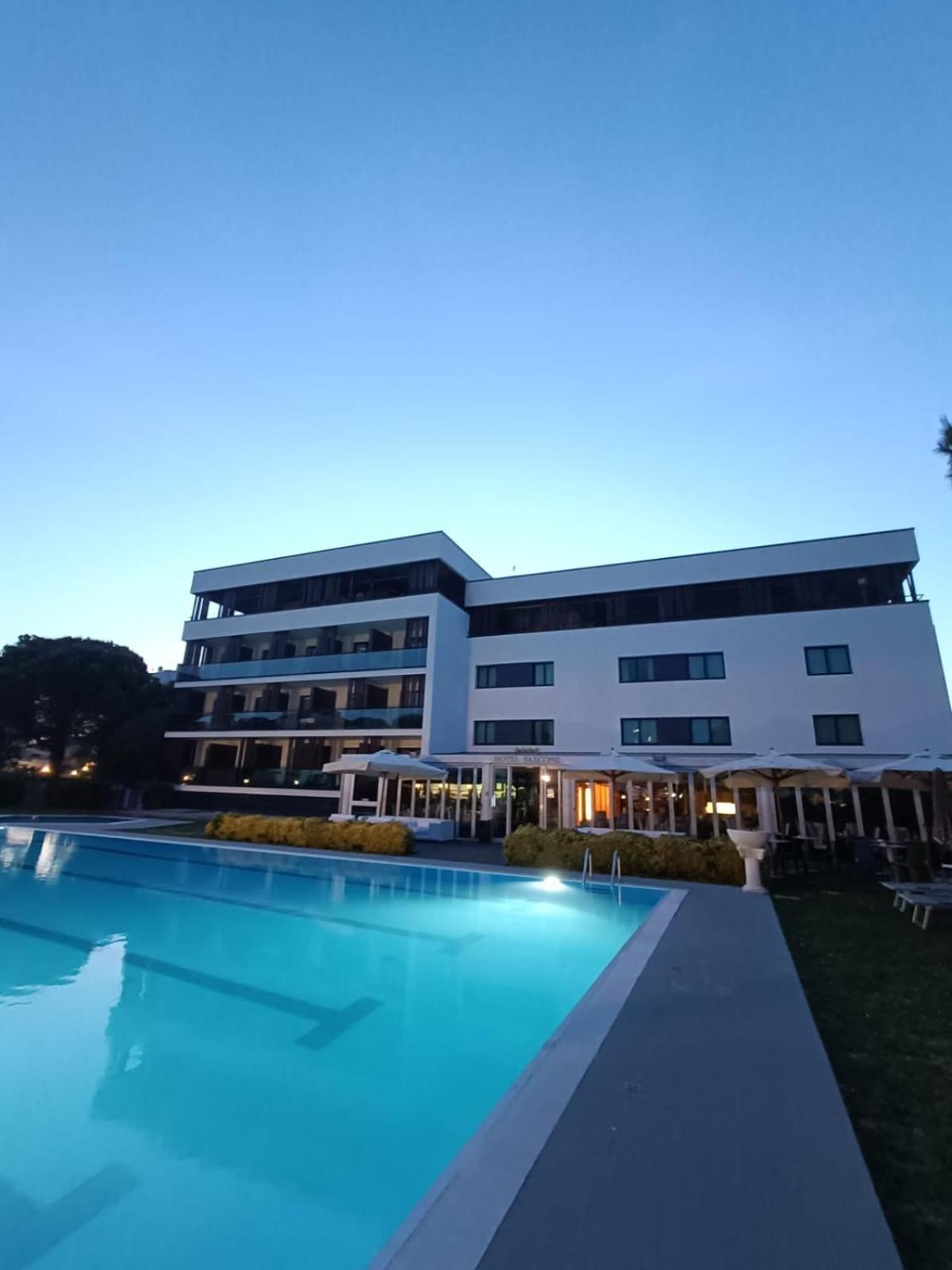 Hotel Falcone Lignano Sabbiadoro Exterior photo