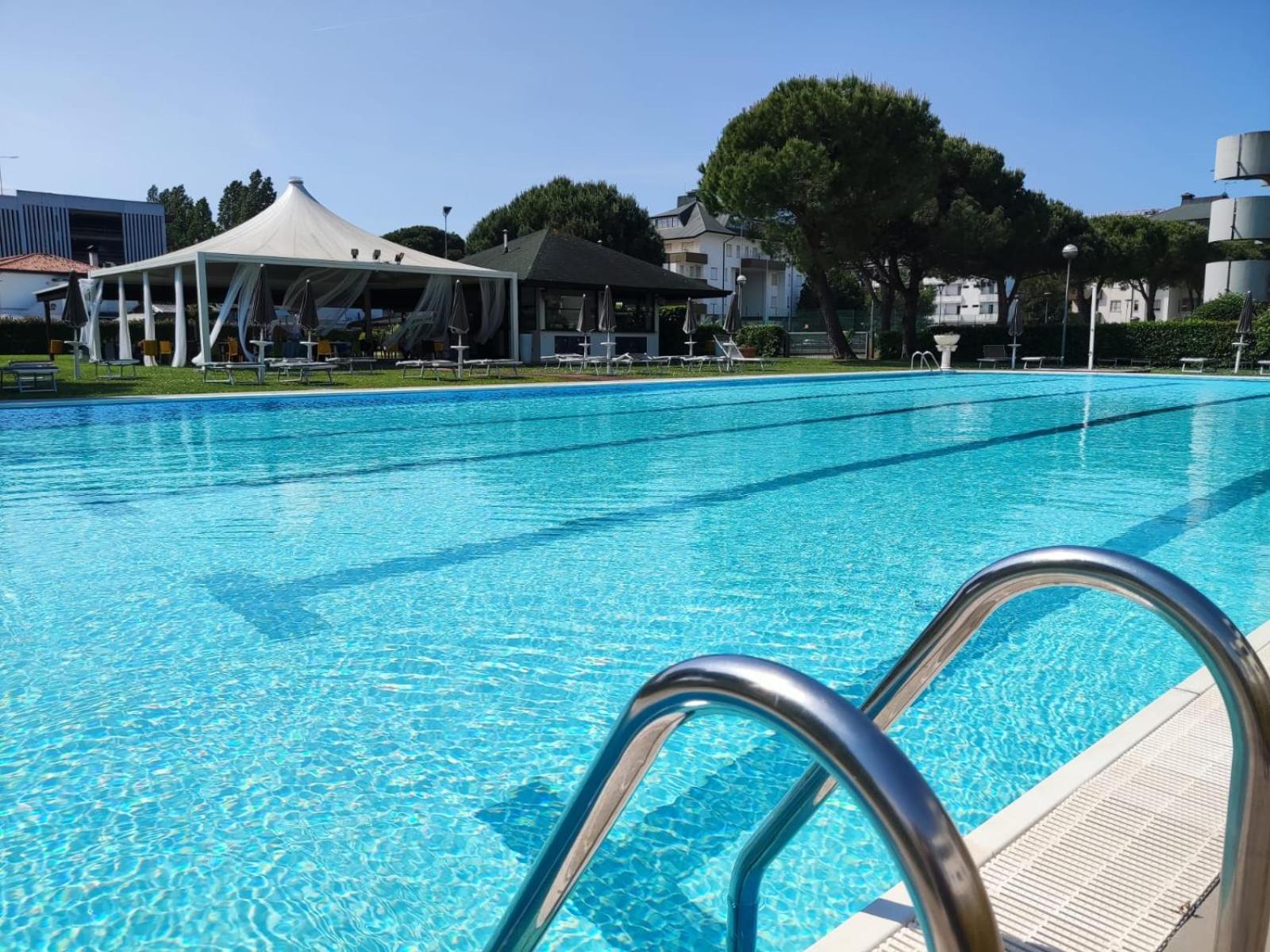 Hotel Falcone Lignano Sabbiadoro Exterior photo