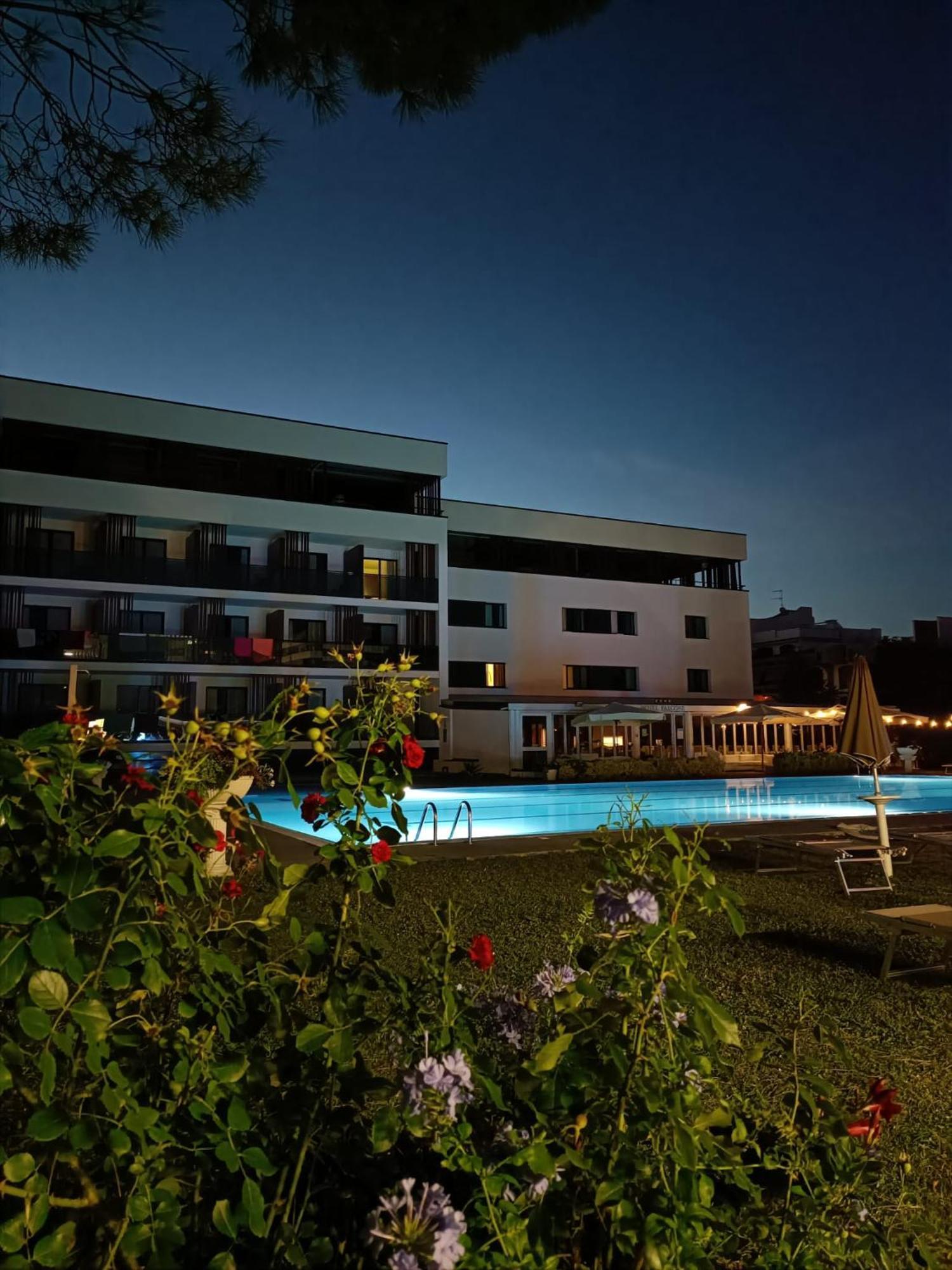Hotel Falcone Lignano Sabbiadoro Exterior photo