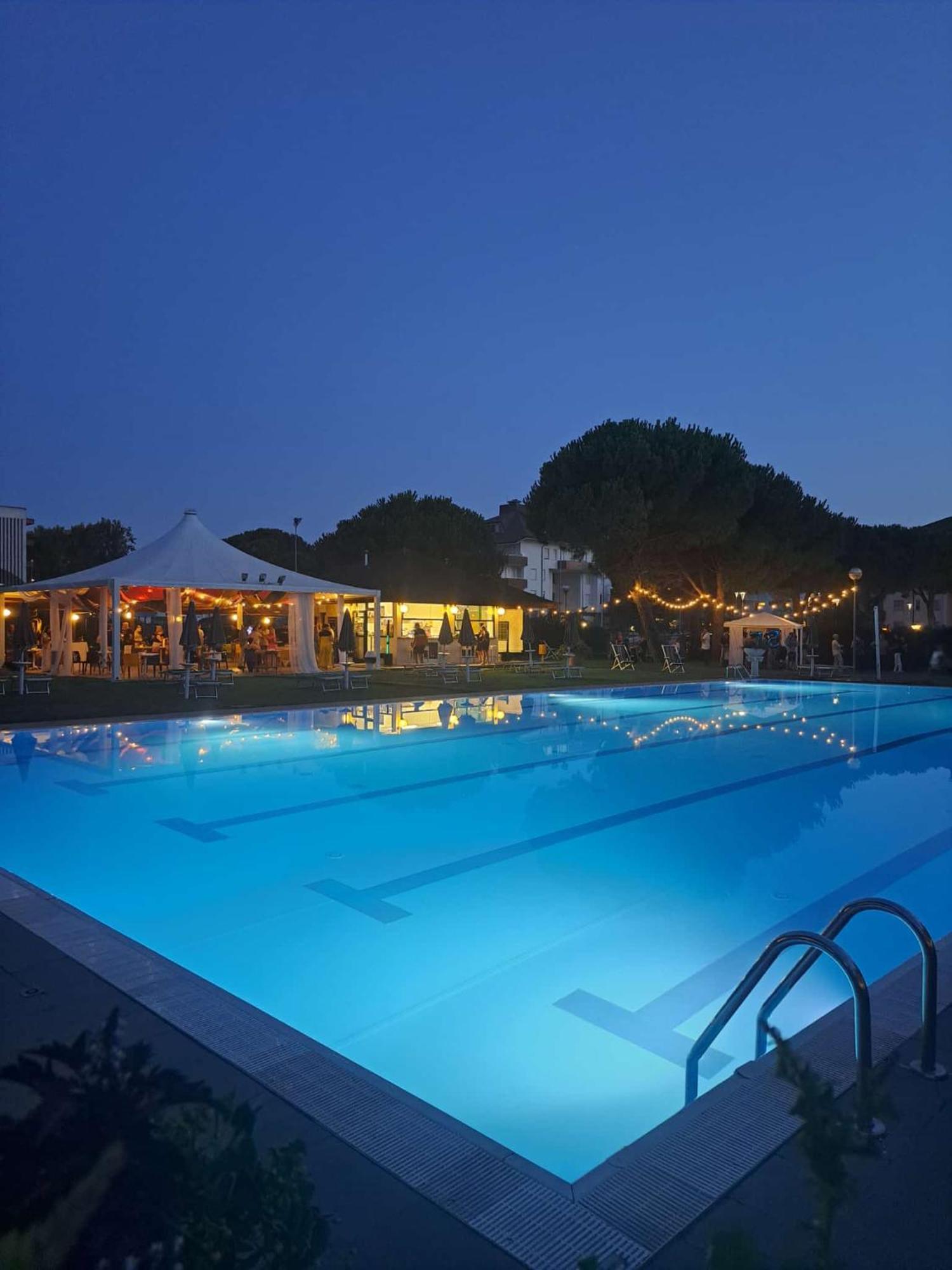 Hotel Falcone Lignano Sabbiadoro Exterior photo