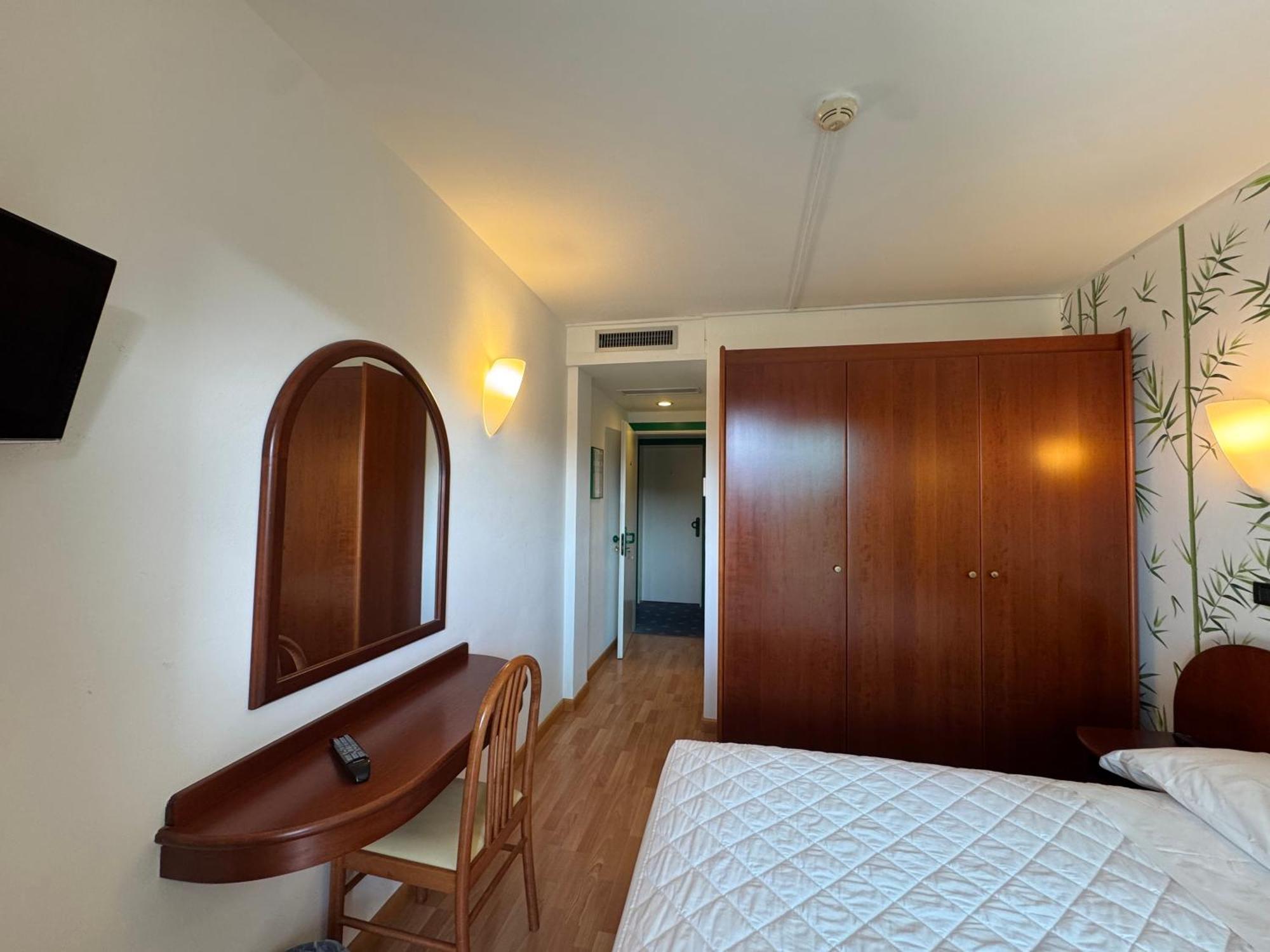Hotel Falcone Lignano Sabbiadoro Exterior photo
