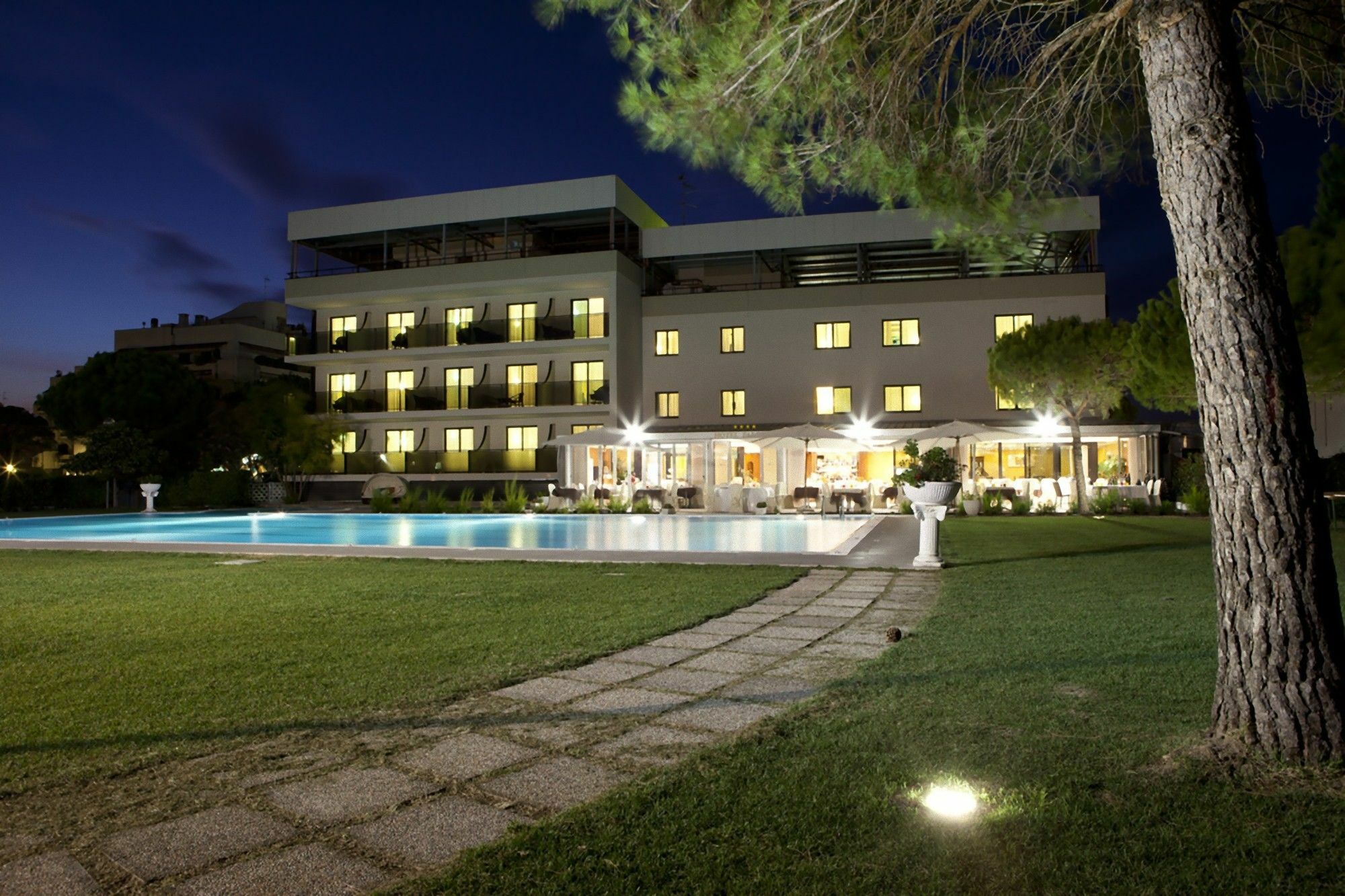 Hotel Falcone Lignano Sabbiadoro Exterior photo